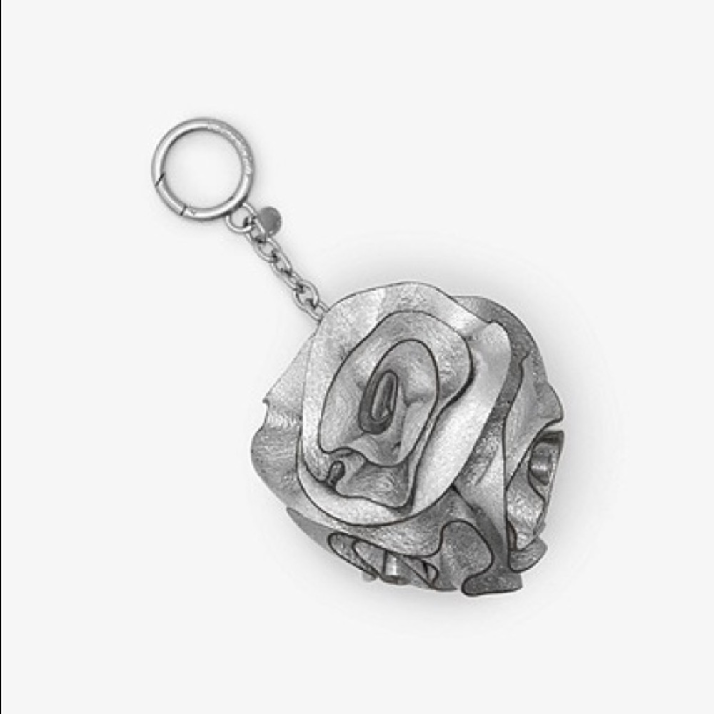 MICHAEL KORS ORIGAMI ROSE KEY CHAIN